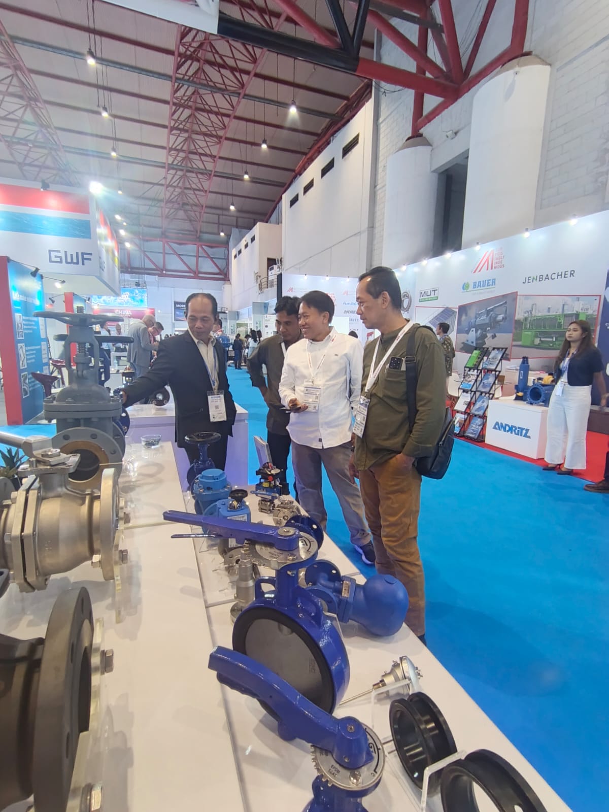 Visitors discussing GENEBRE valve solutions with PT Lamindo Prima Mandiri at INDO WATER 2026